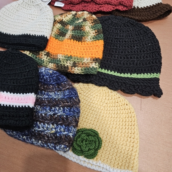 Lot of 9 Wholesale Adult Hats - Picture 4 of 6
